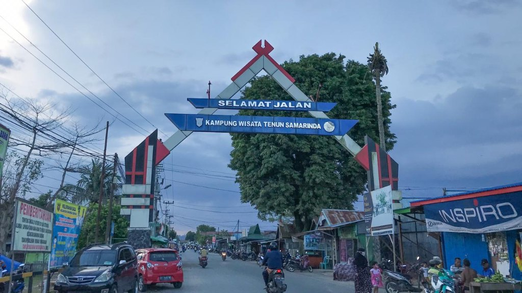 Gerbang masuk Kampung Wisata Tenun